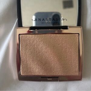 Amrezy Anastasia Beverly Hills Highlighter - Brand new!!✨✨
